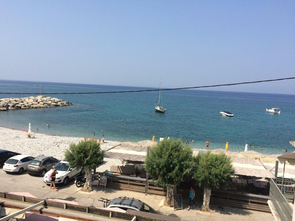 Agali 1 Mesonet In Front Of The Sea Apartment Akrogiali Exterior photo